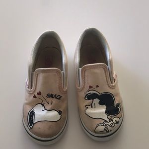 Snoopy “smack” size 8.5 toddler shoes, love these!